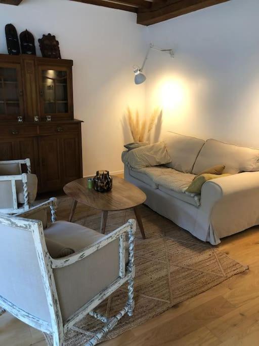Casa de Férias Maison En Pierre, Chaleureuse, Avec Etang *
